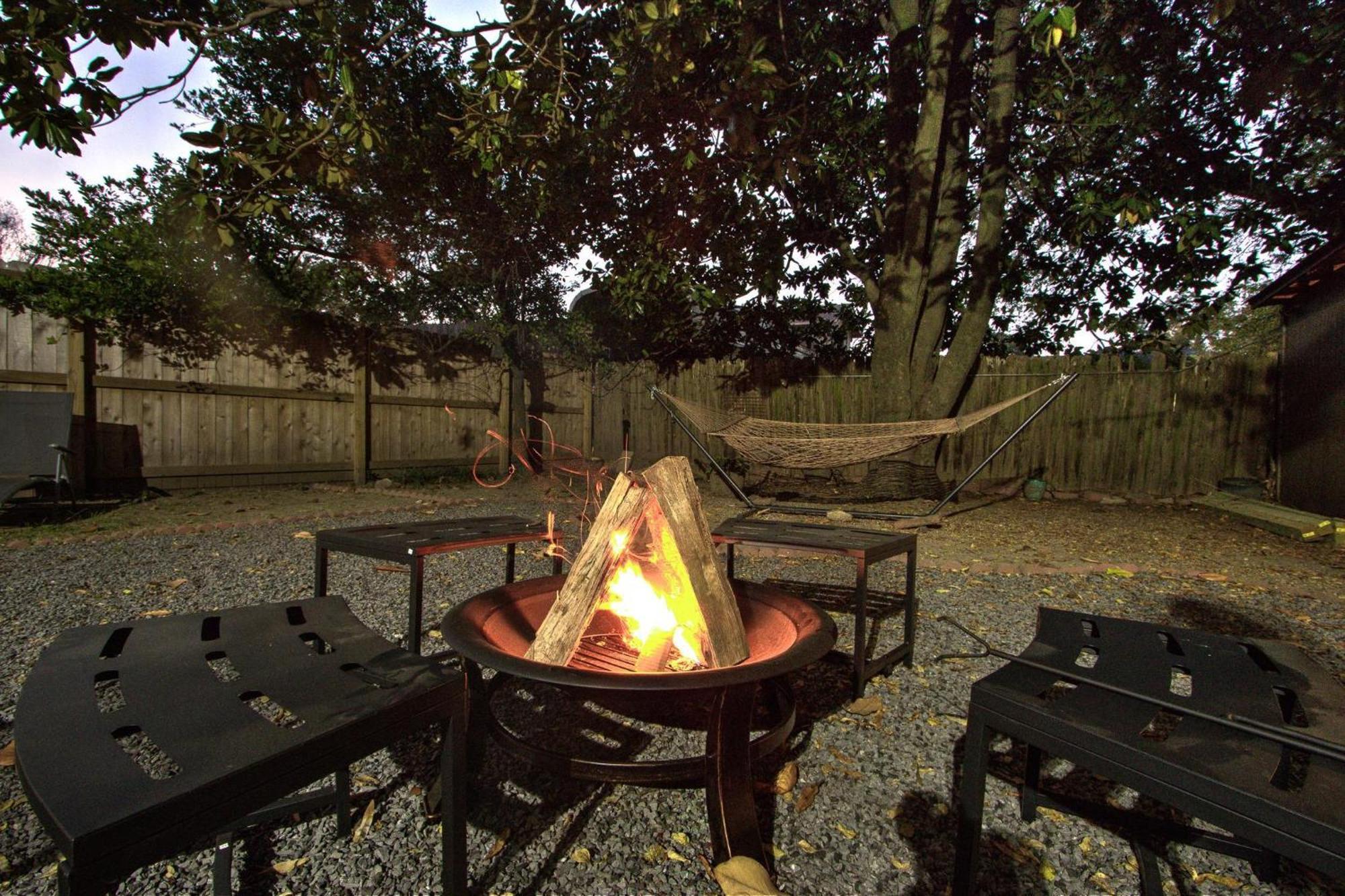 Spacious Bungalow With 6 Beds, Games, And Fire Pit - Close To Beale Street, Bbq, Graceland, & Liberty Bowl Мемфис Экстерьер фото
